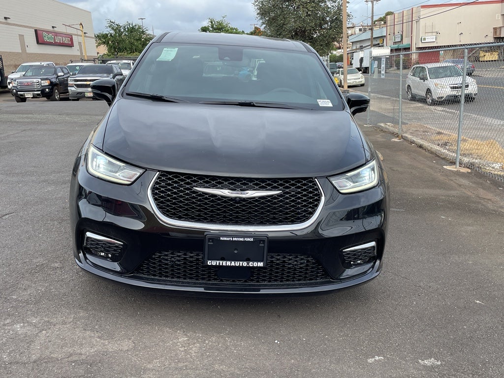 2026 Chrysler Pacifica PACIFICA SELECT in Diamond Black Crystal Pearl-Coat Exterior Paint — front three-quarter view