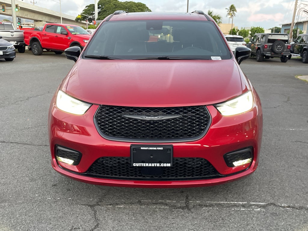 2026 Chrysler Pacifica PACIFICA LIMITED in Red Hot Pearl-Coat Exterior Paint — front three-quarter view